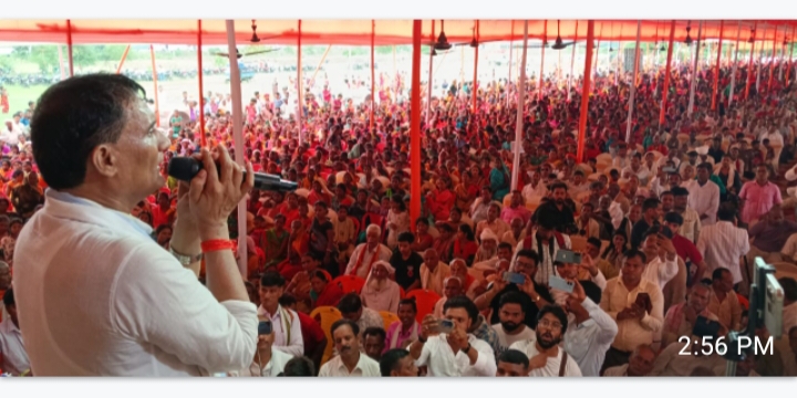आमसभा में मतदाता