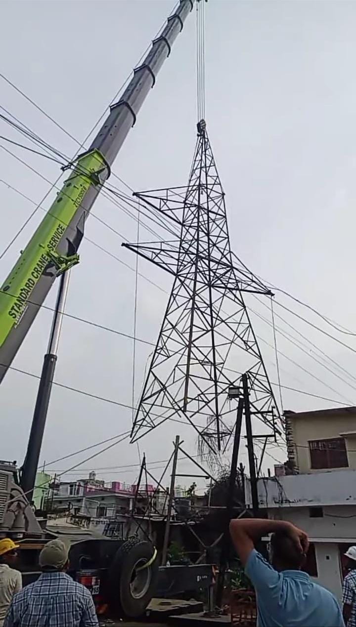 घनी आबादी और अतिक्रमणों के चलते ट्रांसमिशन लाइन निर्माण में लग रहा है समय