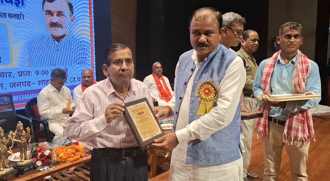 पंच परमेश्वरो की नियुक्ति करते हुए पंच परमेश्वरो की नियुक्ति करते हुए