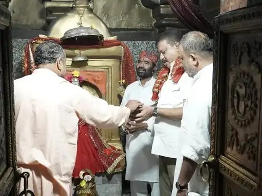 अमरकंटक में पूजन करते नेता प्रतिपक्ष उमंग सिंघार