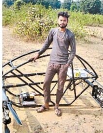 रितिक कुमार गुप्ता अपनी ड्रोन टैक्सी के साथ