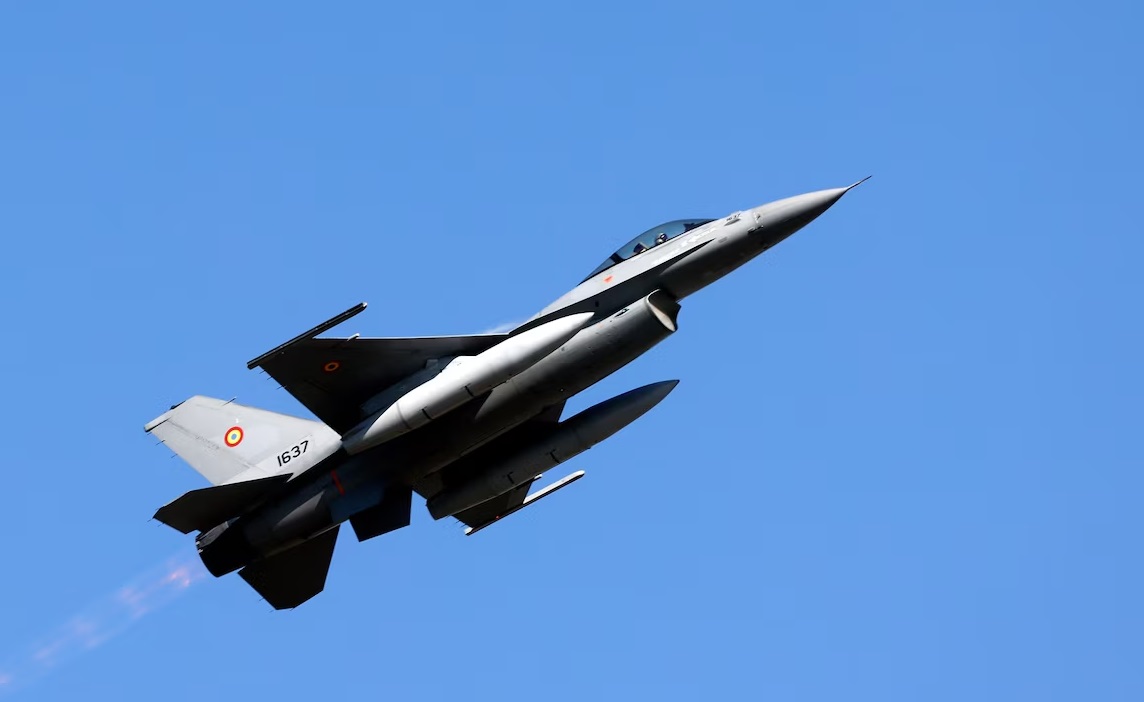 बुखारेस्ट अंतरराष्ट्रीय एयर शो 2025 के दौरान 30 अगस्त को एक रोमानियाई एफ-16 लड़ाकू विमान। फोटो - इंटरनेट मीडिया बुखारेस्ट अंतरराष्ट्रीय एयर शो 2025 के दौरान 30 अगस्त को एक रोमानियाई एफ-16 लड़ाकू विमान। फोटो - इंटरनेट मीडिया