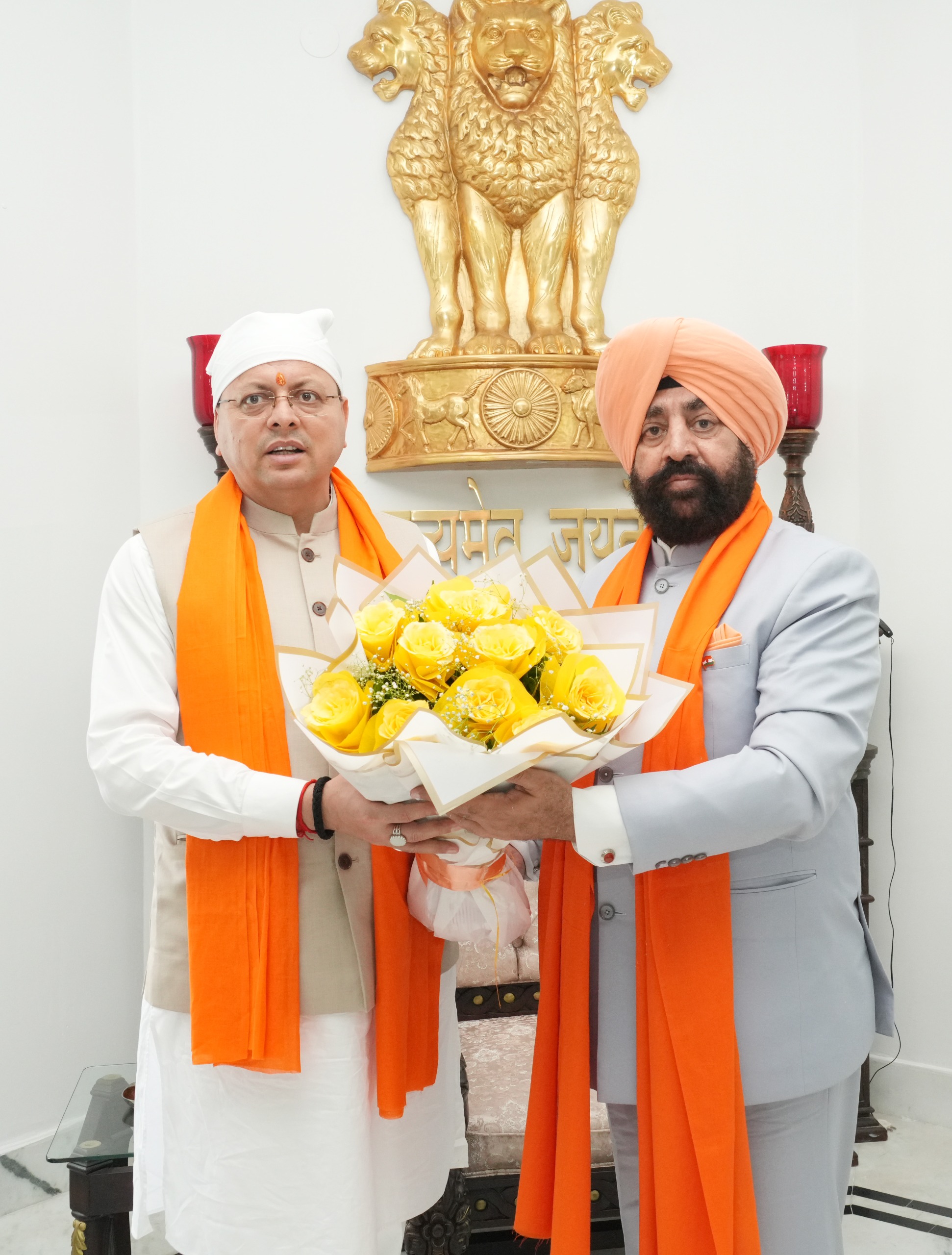 राज भवन में आयोजित अखंड पाठ के समापन पर राज्यपाल और मुख्यमंत्री। राज भवन में आयोजित अखंड पाठ के समापन पर राज्यपाल और मुख्यमंत्री।