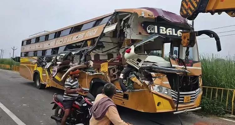 हादसे की शिकार श्रद्धालुओं से भरी बस