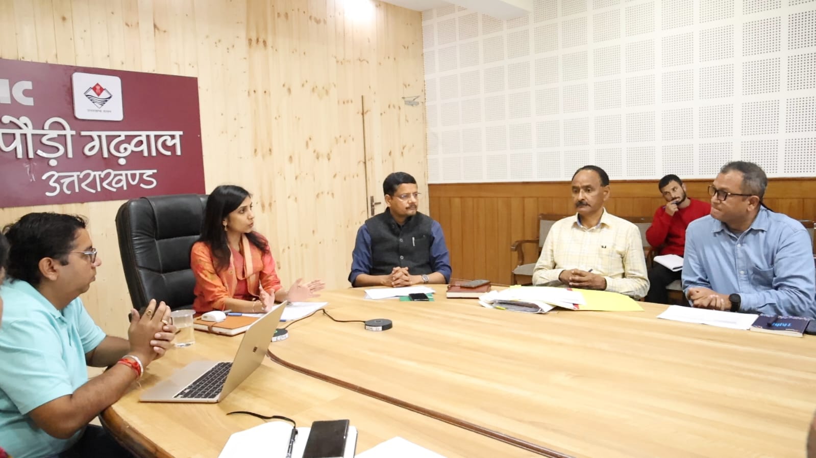 नायर घाटी फेस्टिवल को लेकर बैठक लेती जिलाधिकारी नायर घाटी फेस्टिवल को लेकर बैठक लेती जिलाधिकारी