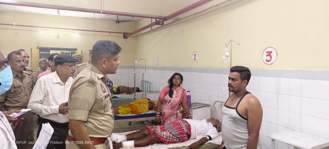 जिला अस्पताल में भर्ती घायल का हाल जानने पहुंचे पुलिस अधीक्षक डॉ कौस्तुभ