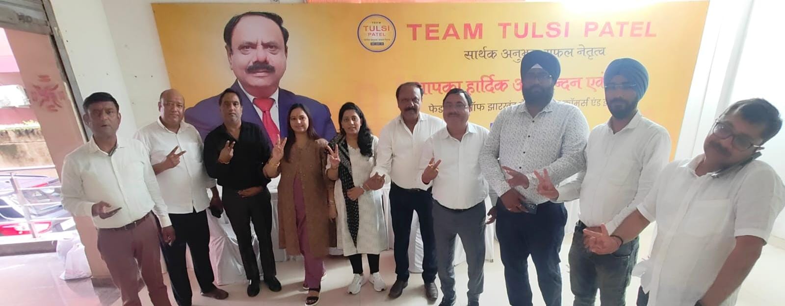 अभियान में शामिल तुलसी टीम के प्रत्याशी और अन्य लोग