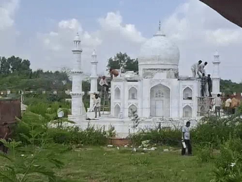 सेवन वंडर्स पार्क को गिराने की कार्रवाई