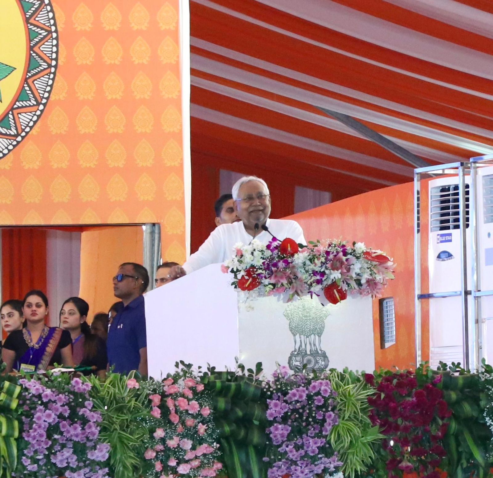 पूर्णिया में सभा को सम्बोधित करते मुख्यमंत्री नीतीश पूर्णिया में सभा को सम्बोधित करते मुख्यमंत्री नीतीश