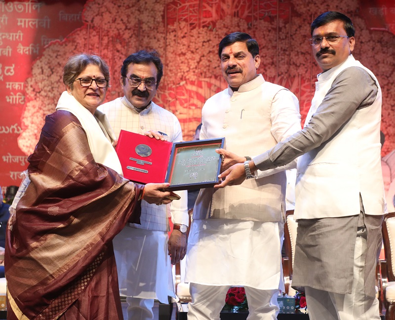 मुख्यमंत्री डॉ. मोहन यादव ने हिंदी के मूर्धन्य साहित्यकारों को विभिन्न राष्ट्रीय सम्मान प्रदान किए