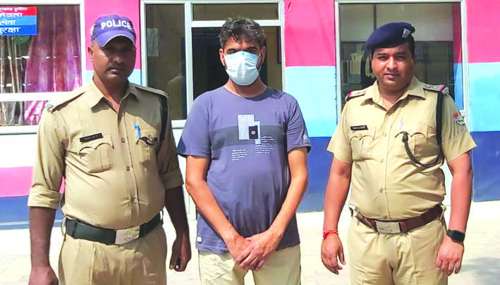 पुलिस गिरफ्त में आरोपित