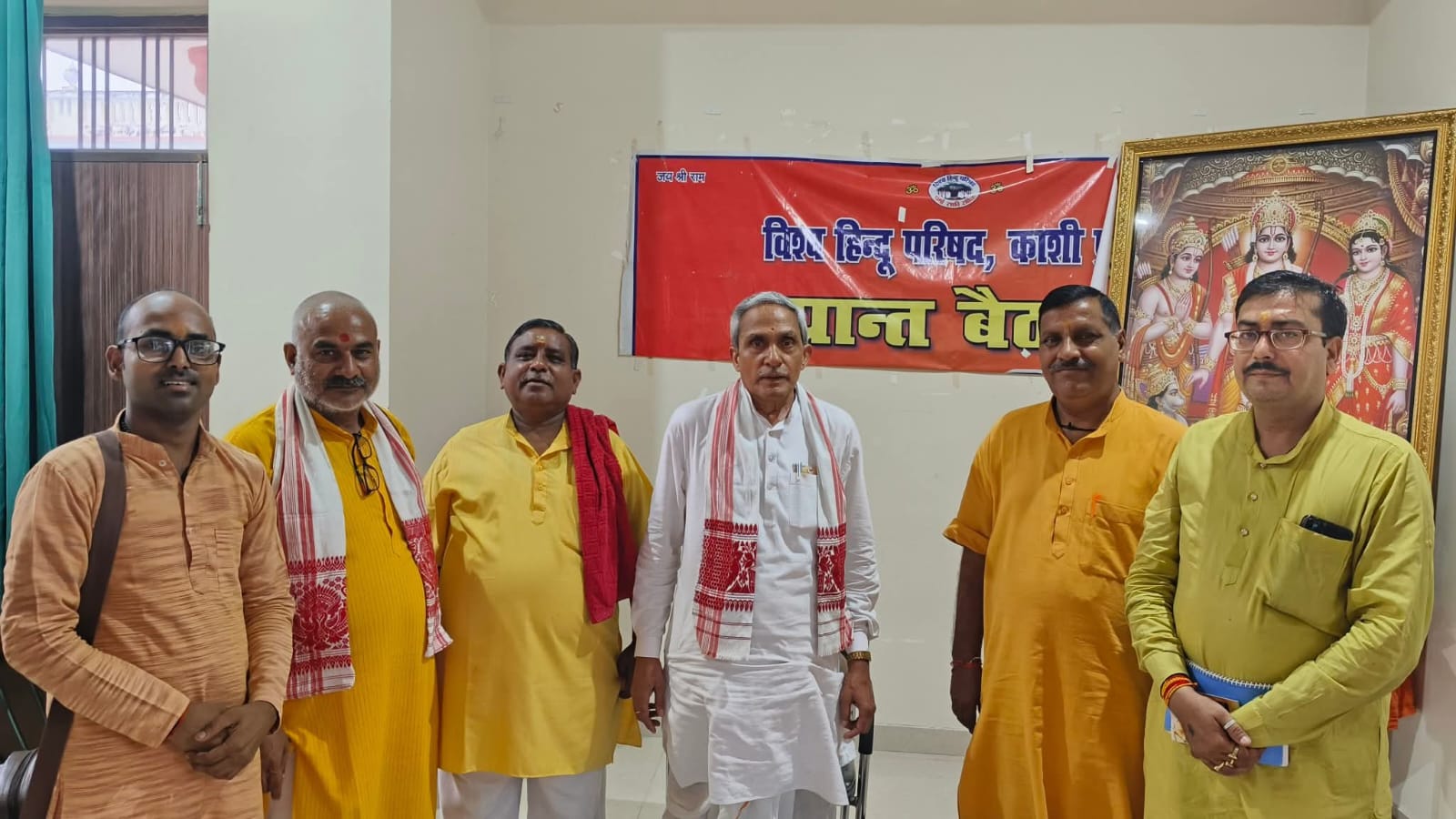 प्रयागराज में विहिप काशी प्रान्त कार्यालय में हुई बैठक का छाया चित्र