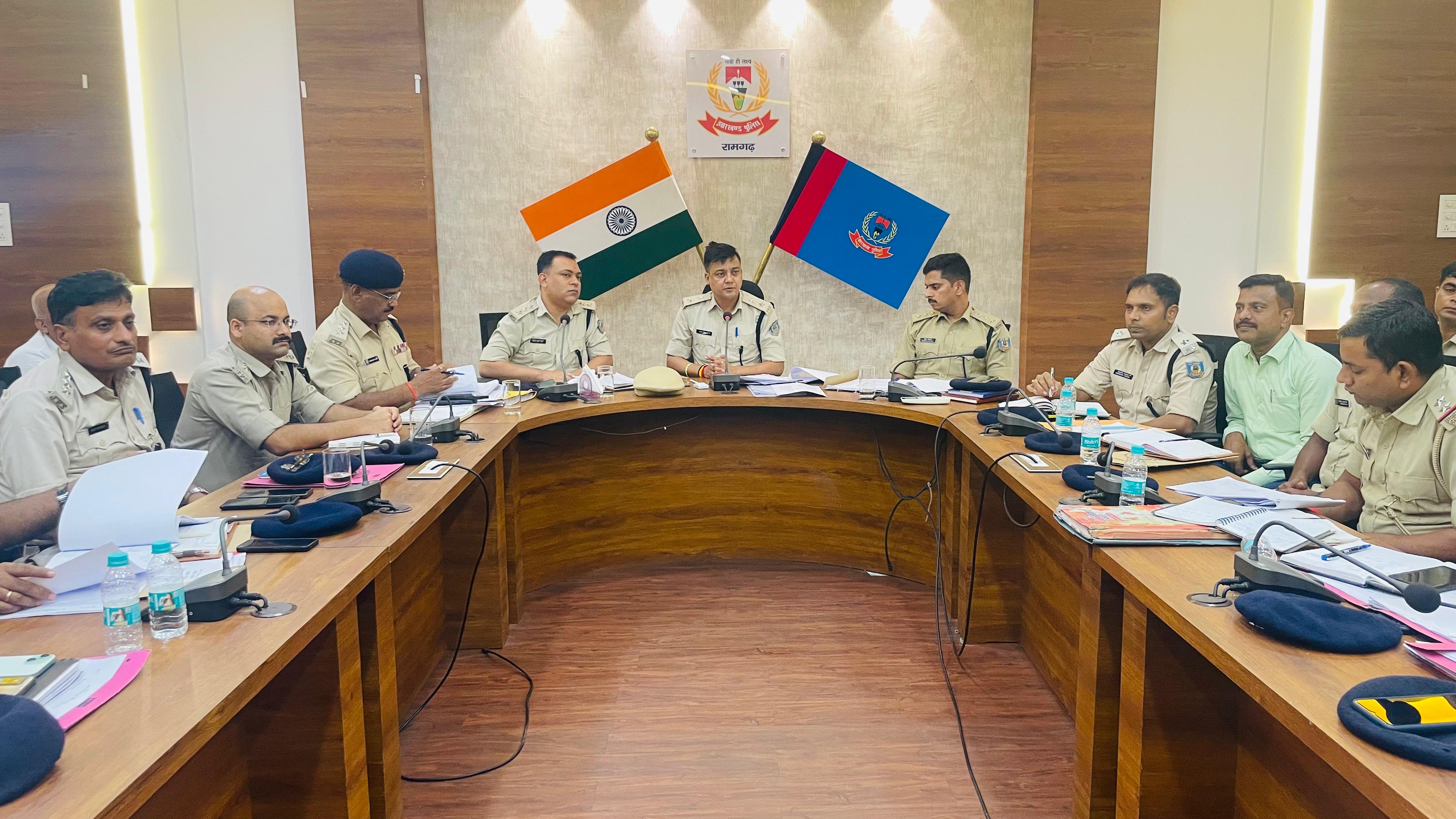 बैठक में शामिल अधिकारी