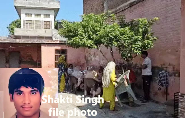 सोनीपत: मृतक शक्ति सिंह के घर का दृश्य  इनसेट में फाइल फोटो