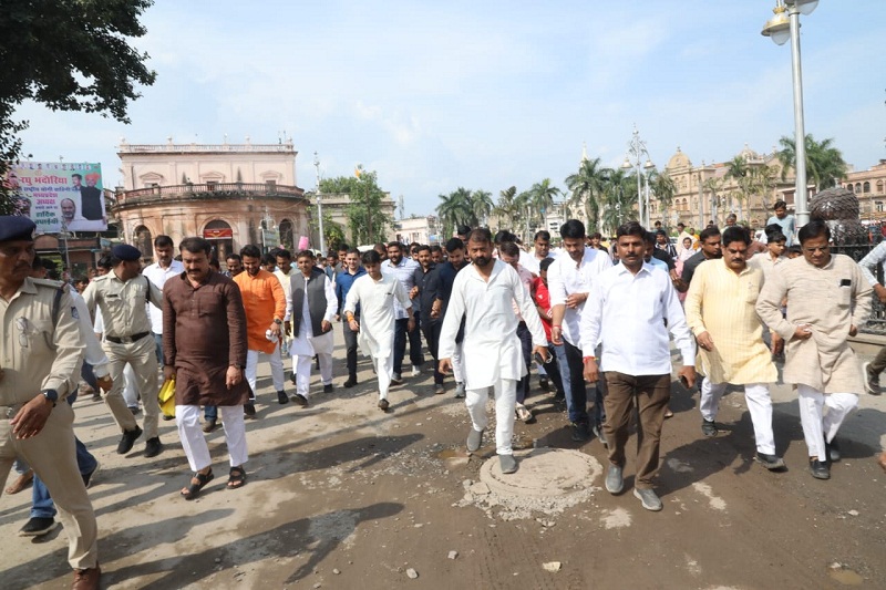 विकास कार्यों का निरीक्षण विकास कार्यों का निरीक्षण