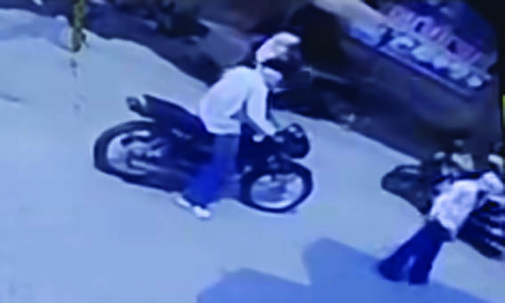 फायरिंग करते बदमाश फायरिंग करते बदमाश