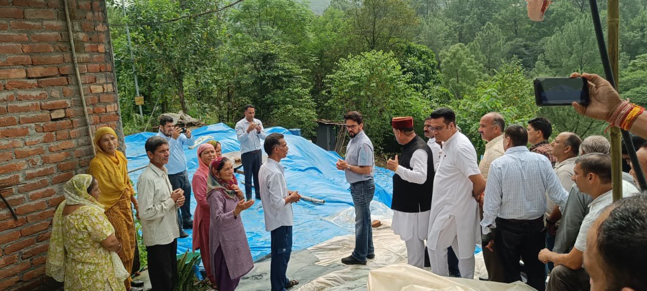 प्रशासन मदद के नाम पर कर रहा बस खानापूर्ति: अनुराग सिंह ठाकुर प्रशासन मदद के नाम पर कर रहा बस खानापूर्ति: अनुराग सिंह ठाकुर