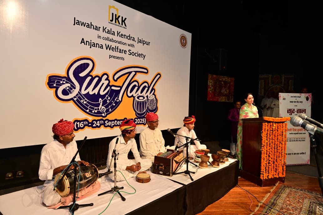 समाज को कला एवं संस्कृति के प्रति अधिक संवेदनशील और जागरूक भी बनाते हैं सांस्कृतिक मंच : उपमुख्यमंत्री दीयाकुमारी