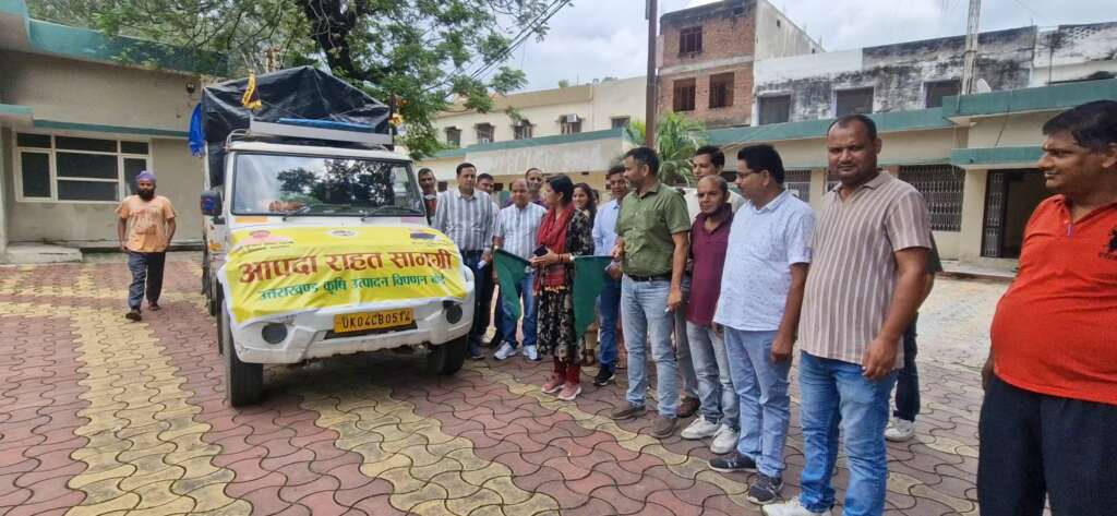 बागेश्वर आपदा पीड़ितों को भेजी गई राहत सामग्री,मंडी प्रशासक ऋचा सिंह एवं सचिव दिग्विजय सिंह देव ने दिखाई हरी झंडी… बागेश्वर आपदा पीड़ितों को भेजी गई राहत सामग्री,मंडी प्रशासक ऋचा सिंह एवं सचिव दिग्विजय सिंह देव ने दिखाई हरी झंडी…