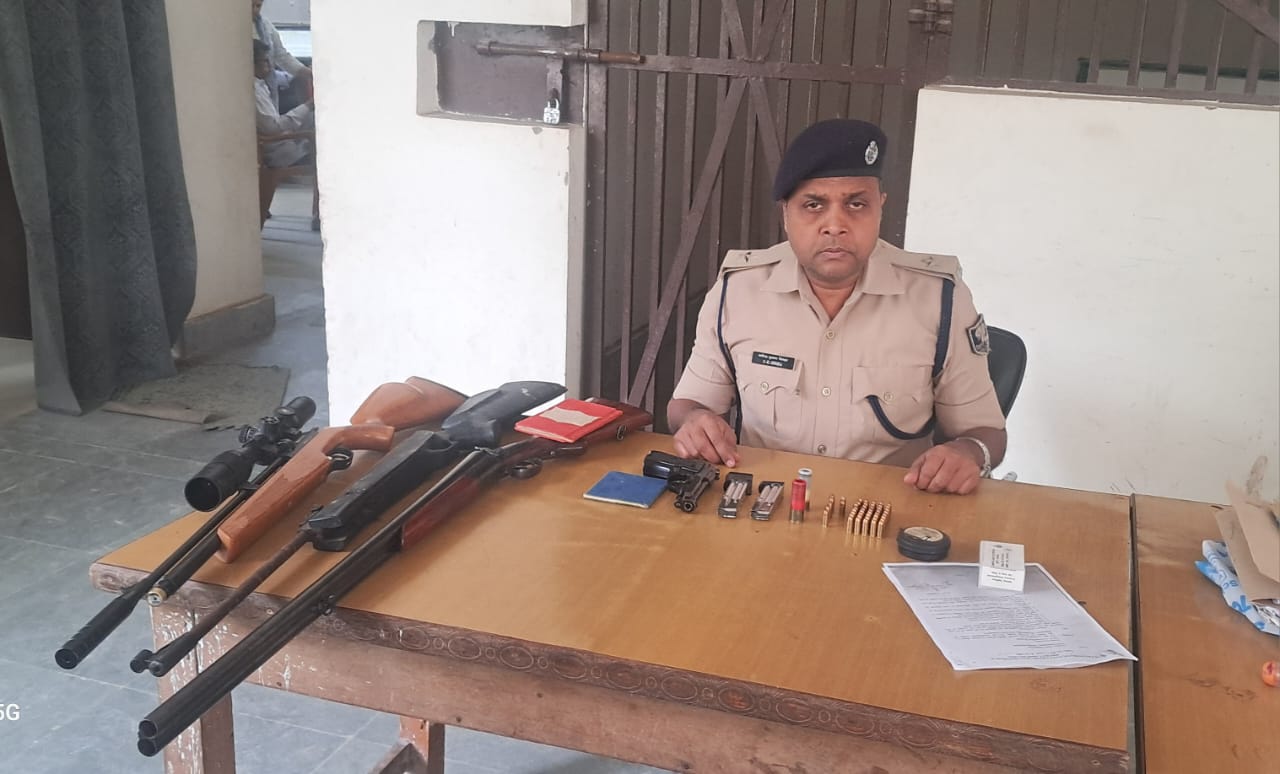 पूर्व मुखिया के जप्त लाइसेंसी हथियार