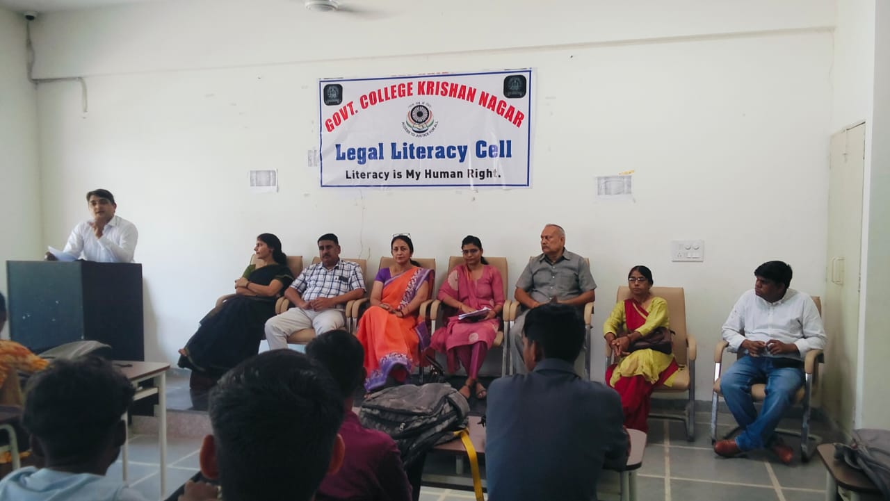 कार्यक्रम में संबोधित करते अधिवक्ता प्रवीण कुमार। कार्यक्रम में संबोधित करते अधिवक्ता प्रवीण कुमार।