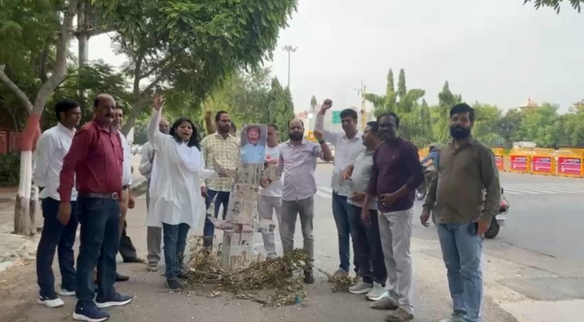 कांग्रेस अभाव अभियोग प्रकोष्ठ ने विरोध-प्रदर्शन कर फूंका विधानसभा अध्यक्ष देवनानी का पुतला