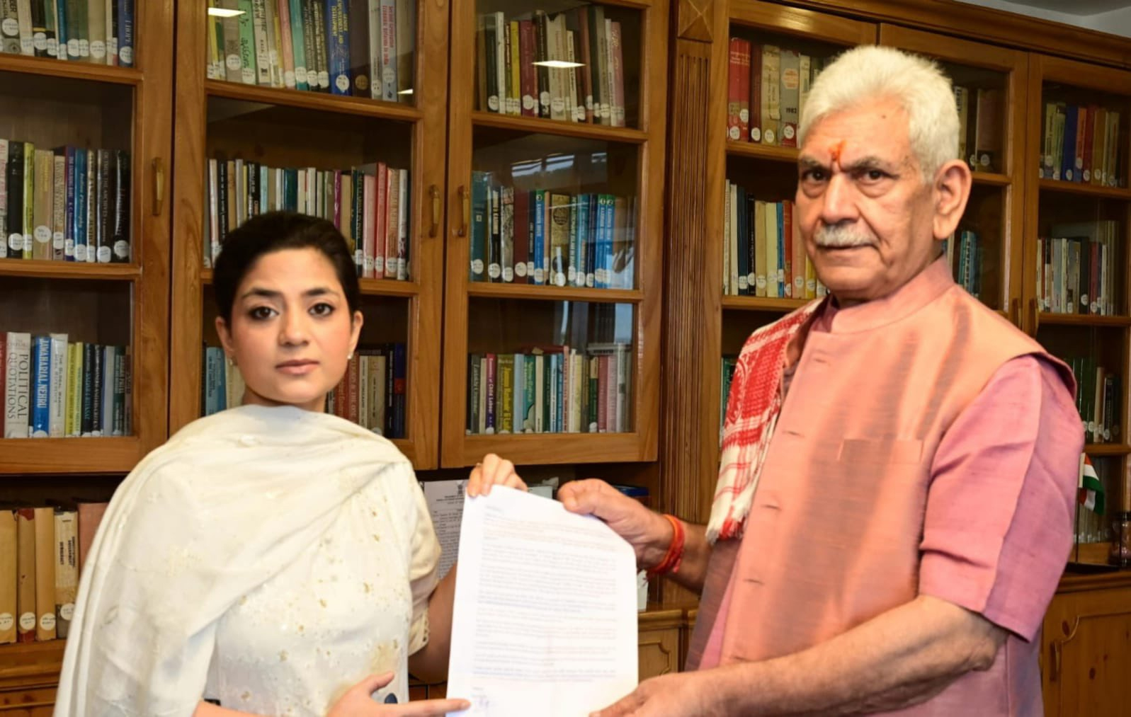 इल्तिजा मुफ्ती ने जम्मू-कश्मीर के उपराज्यपाल से मुलाकात की, राजमार्ग बंद होने से सेब उद्योग के संकट की ओर ध्यान दिलाया