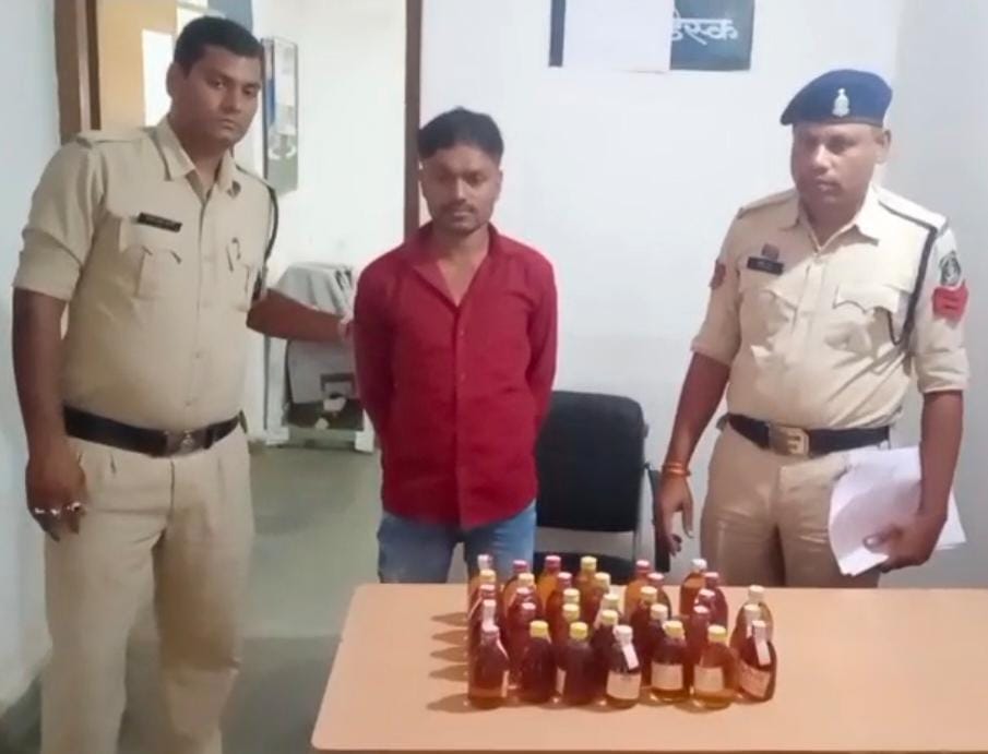 पुलिस गिरफ्त में आरोपित