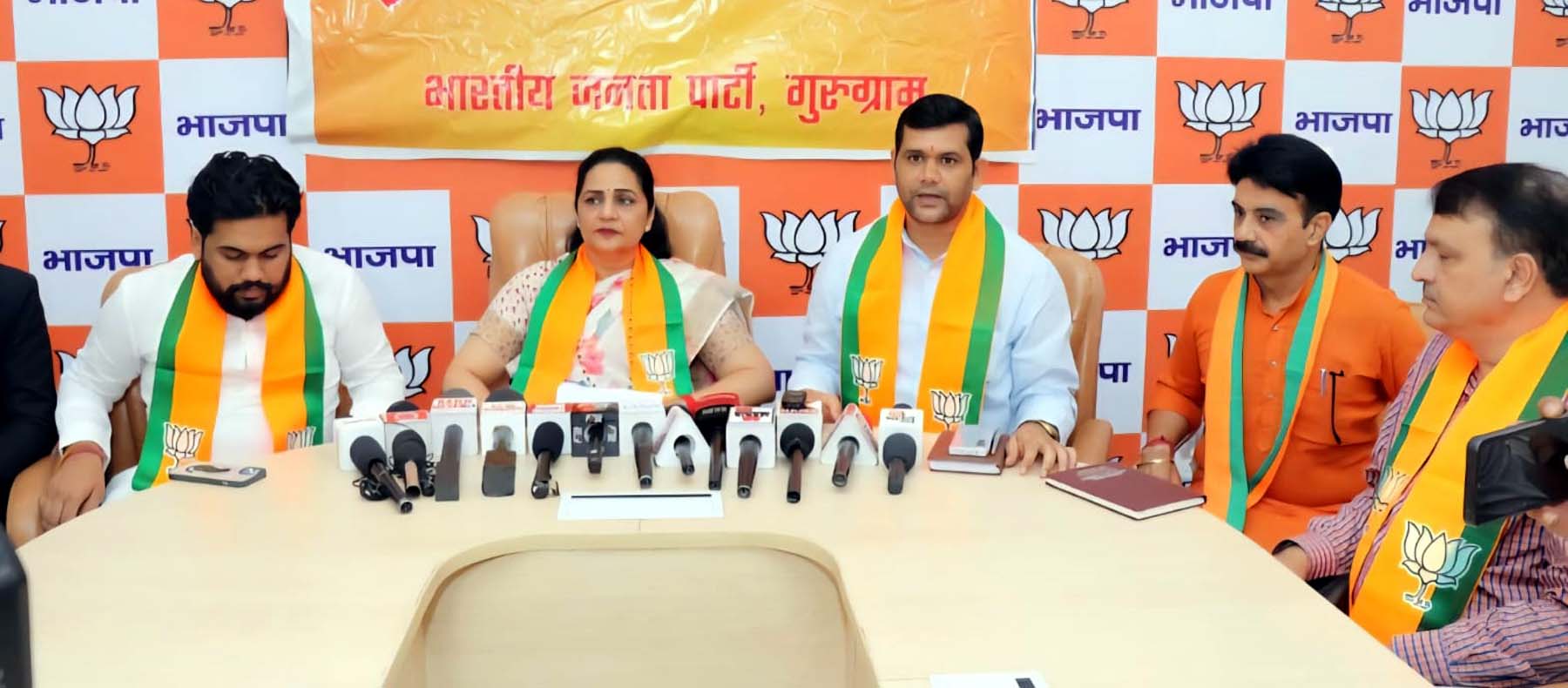 गुरुग्राम भाजपा कार्यालय में पत्रकारों से बात करतीं पूर्व सांसद सुनीता दुग्गल।
