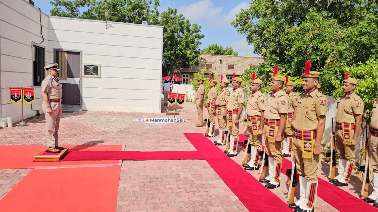 अपराधों पर लगाम लगाने के लिए पुलिस महानिदेशक राजीव कुमार शर्मा का बाड़मेर दौरा