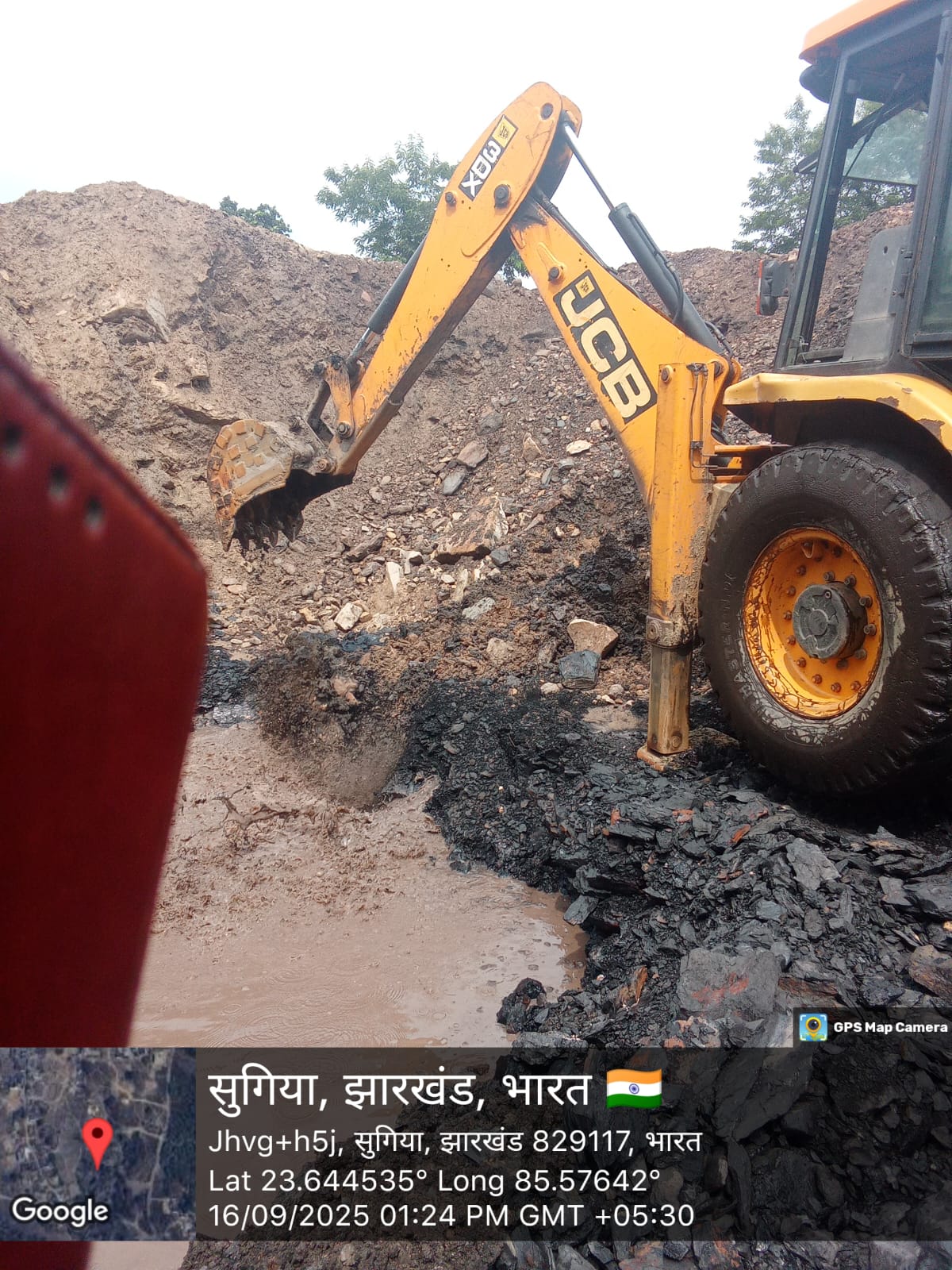 जेसीबी से भरा गया अवैध माइंस