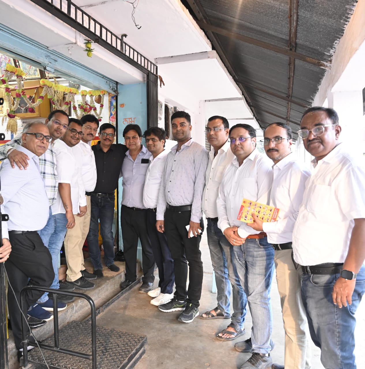 पदयात्रा में शामिल मलहोत्रा टीम के सदस्यगण पदयात्रा में शामिल मलहोत्रा टीम के सदस्यगण