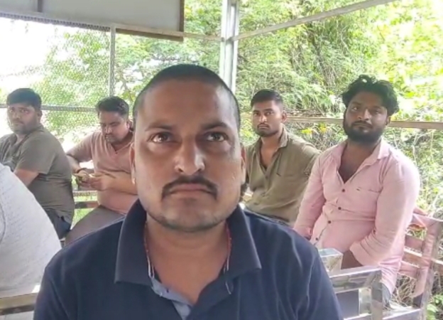 घटना की जानकारी देते परिजन