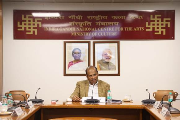 बैठक की अध्यक्षता करते हुए संस्कृति मंत्रालय के सचिव विवेक अग्रवाल बैठक की अध्यक्षता करते हुए संस्कृति मंत्रालय के सचिव विवेक अग्रवाल
