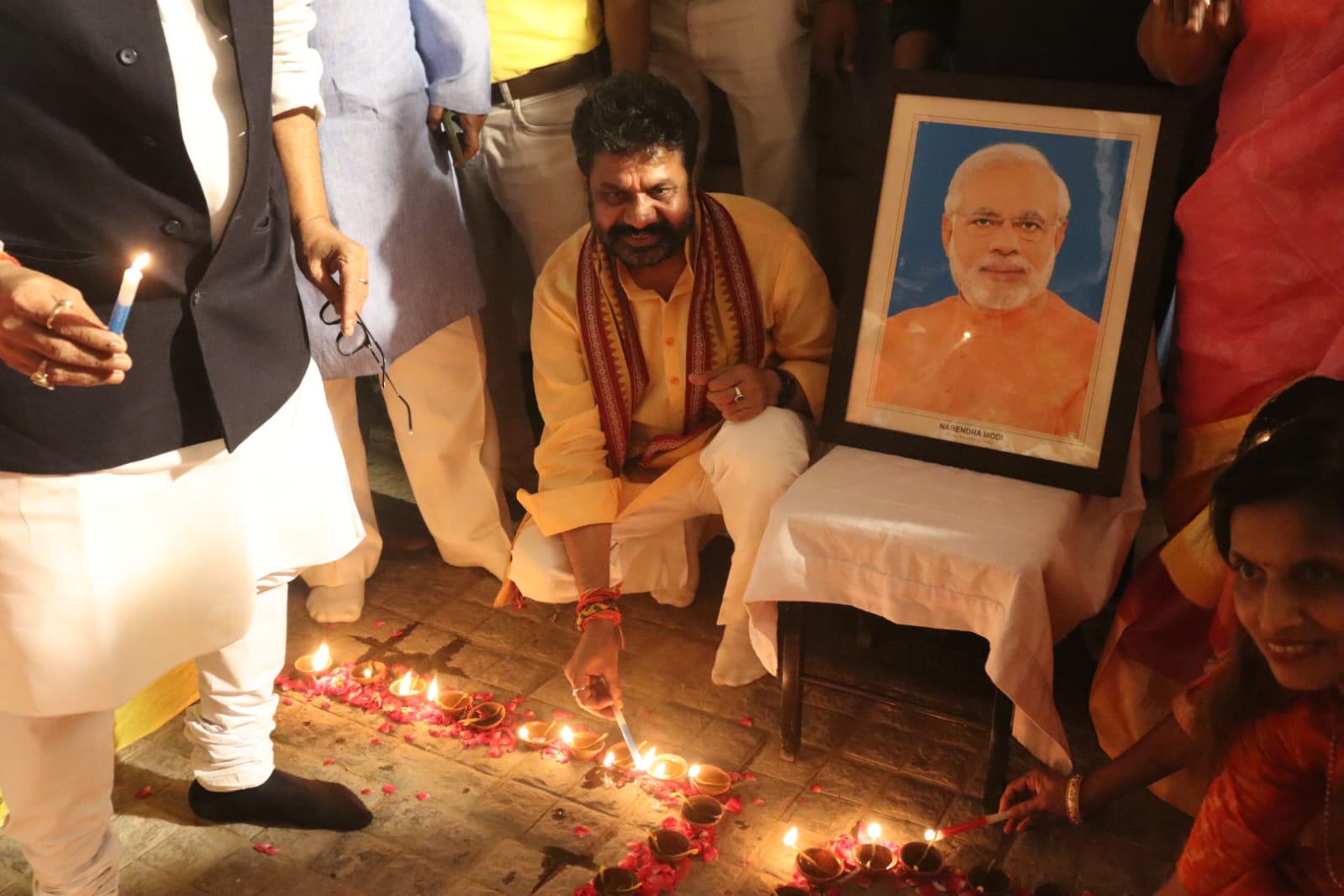 प्रधानमंत्री मोदी के संसदीय कार्यालय पर दीपोत्सव