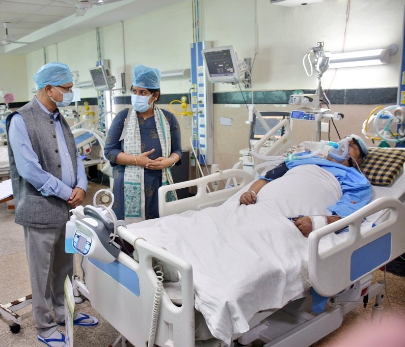 अस्पताल में भर्ती छन्नूलाल मिश्र अस्पताल में भर्ती छन्नूलाल मिश्र