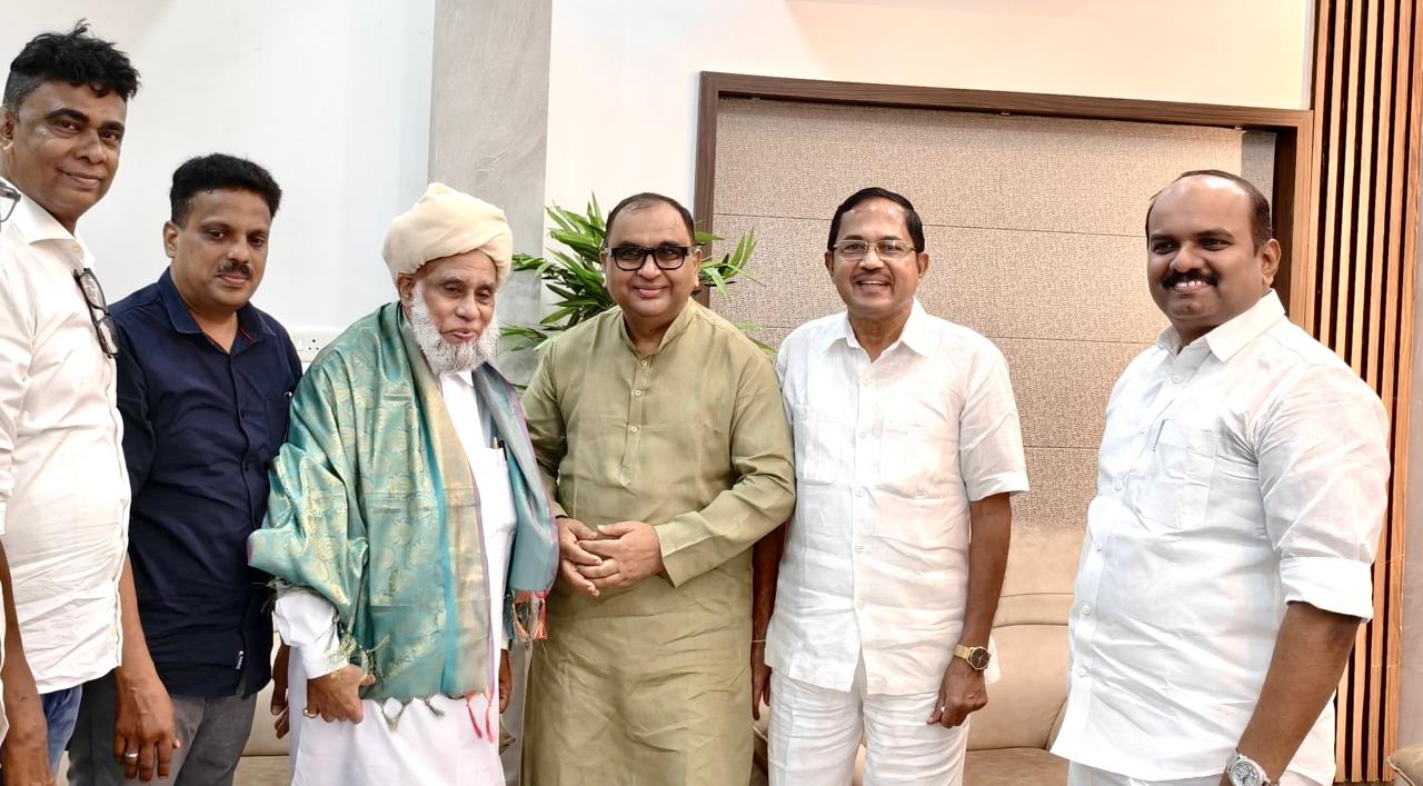 केरल के सुन्नी विद्वानों के प्रमुख संगठन समस्त केरल जमीयतुल-उलेमा के अध्यक्ष सैय्यद मोहम्मद जिफरी मुथुकोया थंगल ने दी