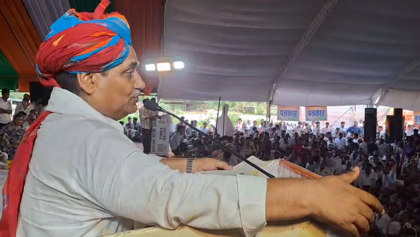 चित्तौड़गढ़ जिले के बोराव में किसान सम्मेलन को संबोधित करते कांग्रेस प्रदेश अध्यक्ष। चित्तौड़गढ़ जिले के बोराव में किसान सम्मेलन को संबोधित करते कांग्रेस प्रदेश अध्यक्ष।
