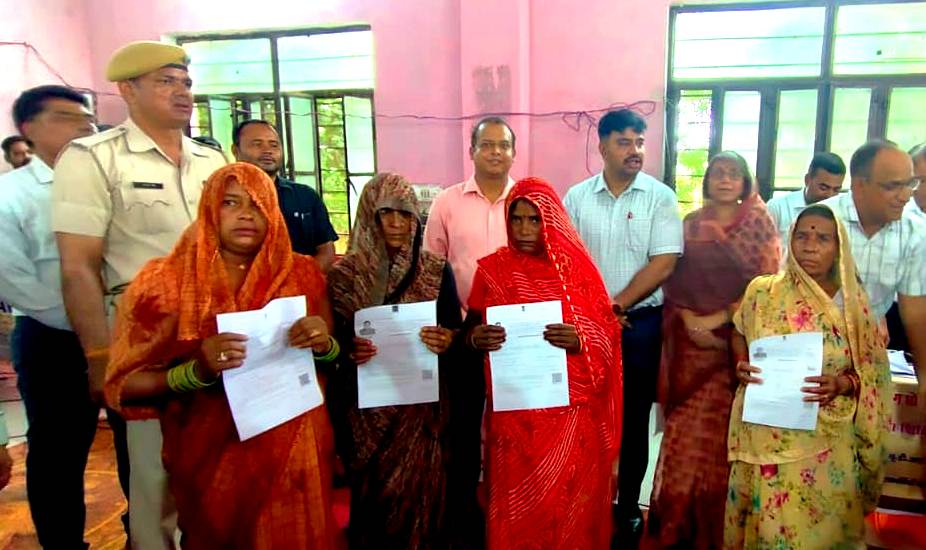 प्रभारी सचिव ने ग्रामीण एवं शहरी शिविरों का किया निरीक्षण