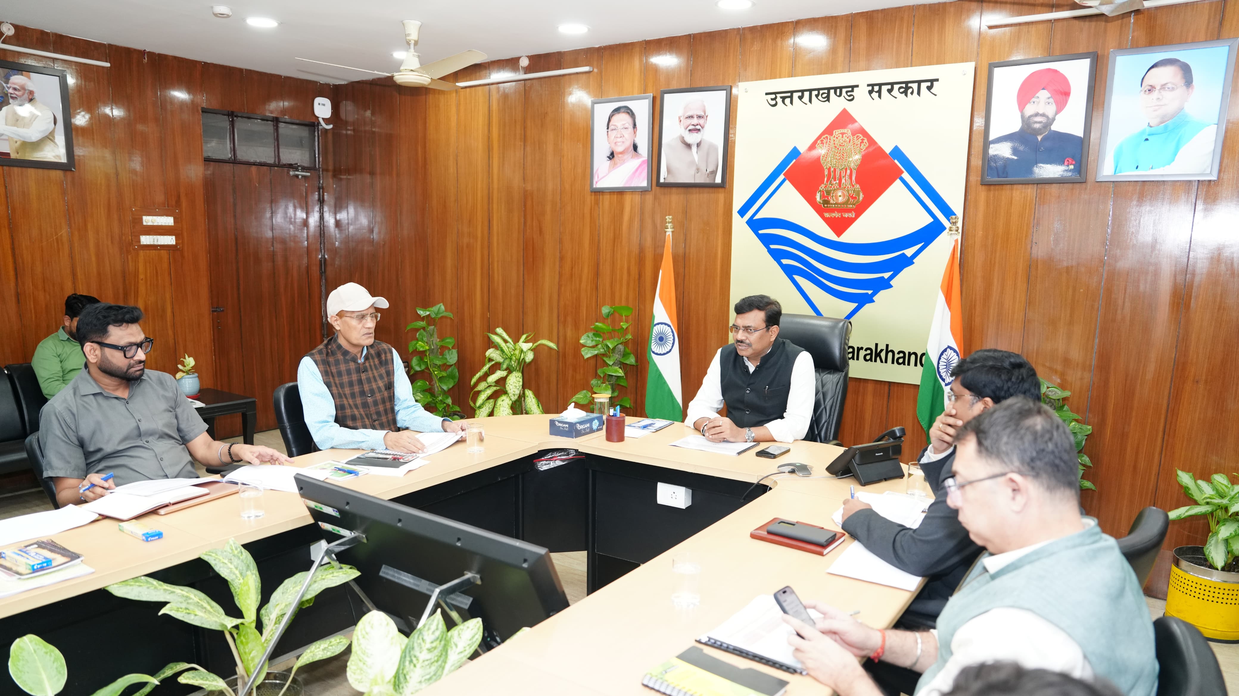 सचिवालय में मुख्य सचिव आनन्द बर्द्धन ने सीएम-राष्ट्रीय कृषि विकास योजना के अंतर्गत राज्य स्तरीय स्क्रीनिंग समिति की बैठक करते।