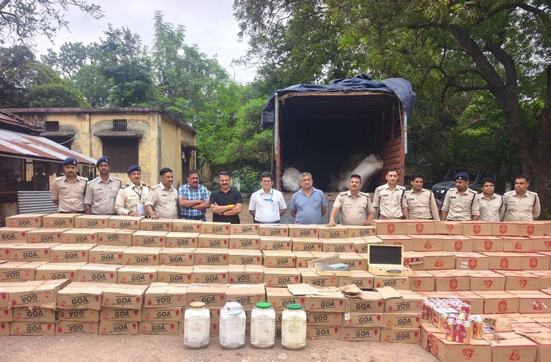 आयशर वाहन सहित 504 अवैध विदेशी शराब के पेटियां जब्त