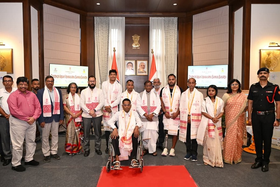 विश्वकर्मा जयंती पर दिव्यांगों को ‘राज्यपाल असम विश्वकर्मा सम्मान’ की तस्वीर। विश्वकर्मा जयंती पर दिव्यांगों को ‘राज्यपाल असम विश्वकर्मा सम्मान’ की तस्वीर।
