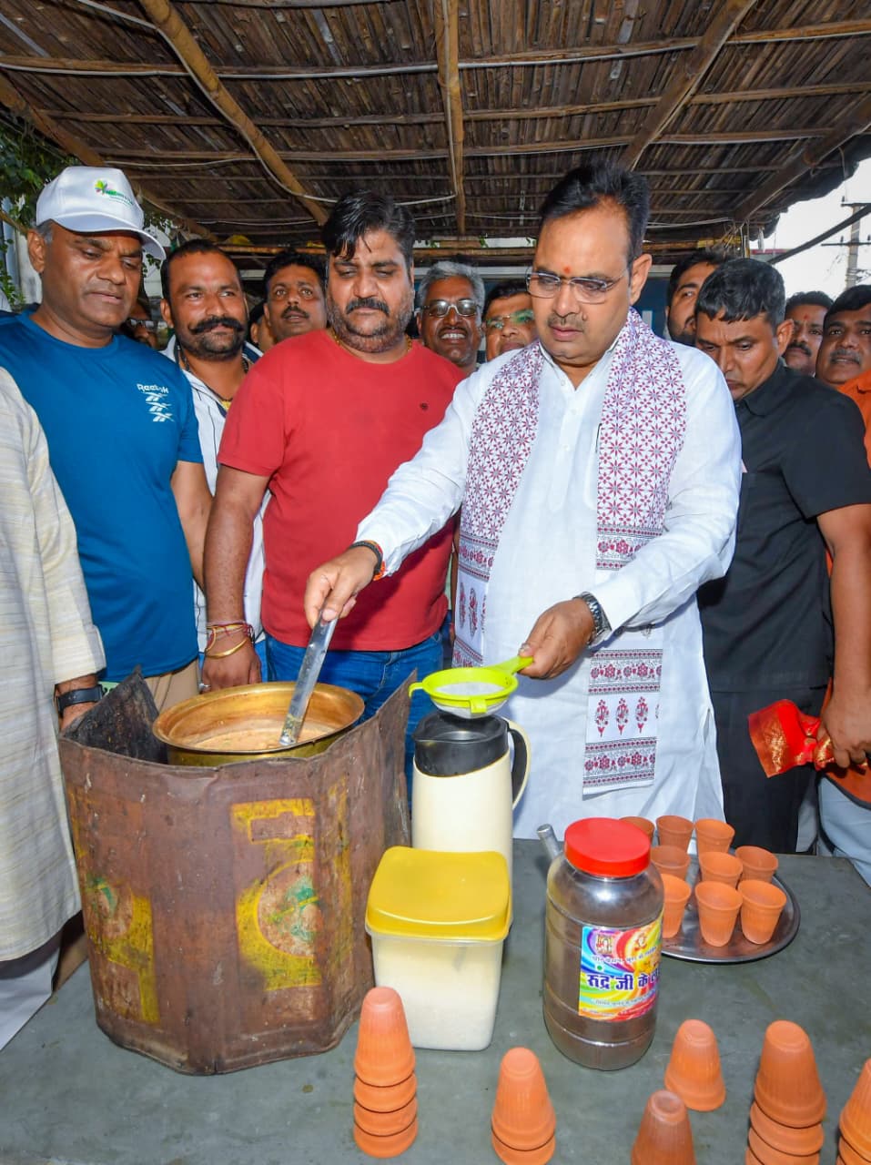 मुख्यमंत्री भजनलाल शर्मा ने आमजन के साथ लिया चाय का स्वाद
