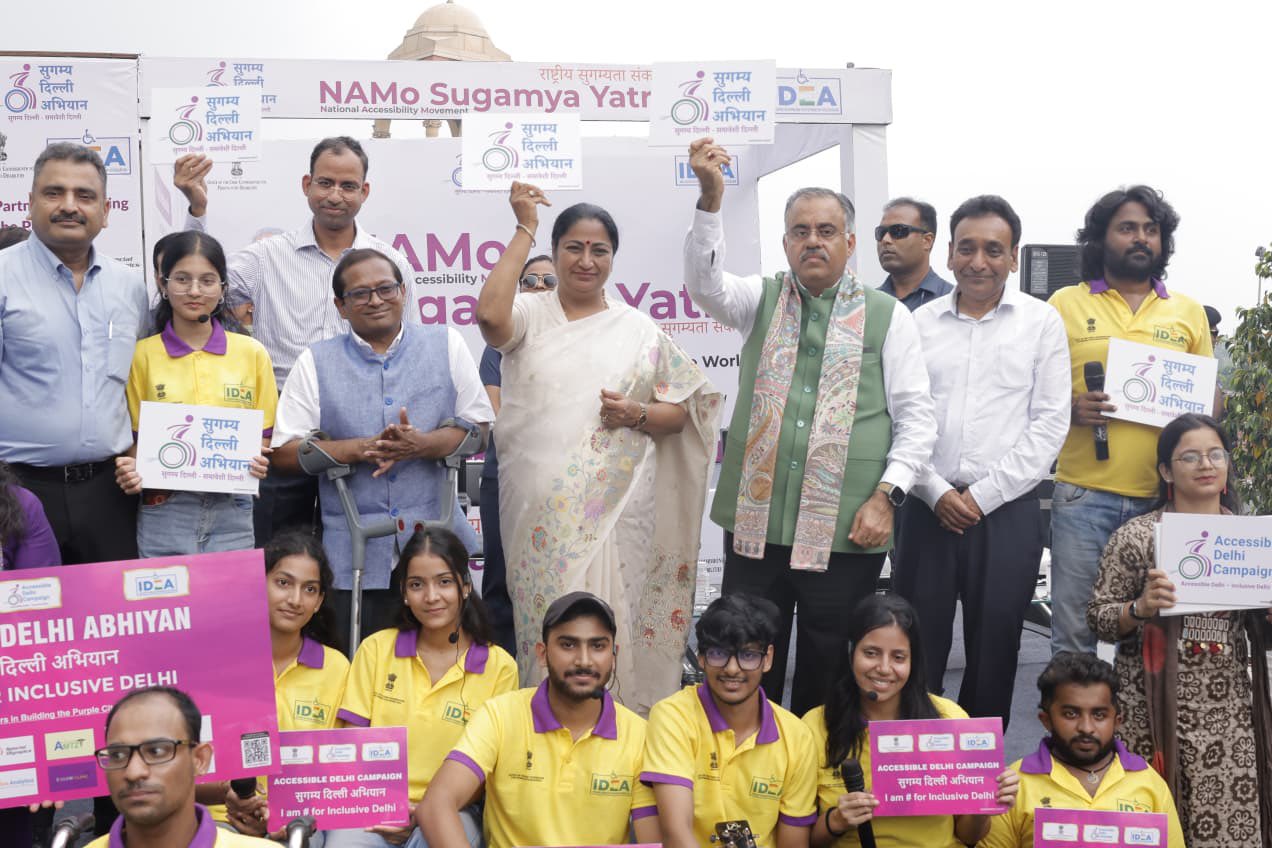 सेंट्रल विस्टा परिसर से बुधवार को ‘सुगम्य दिल्ली अभियान’ का शुभारंभ करती मुख्यमंत्री रेखा गुप्ता, साथ में भारतीय जनता पार्टी के राष्ट्रीय महामंत्री तरुण चुघ, पार्टी के सोशल जस्टिस विभाग के सचिव राजेश अग्रवाल