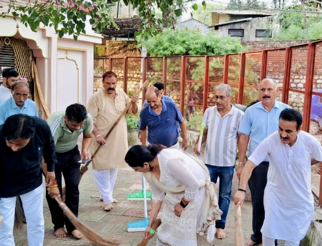भाजपा स्वच्छ भारत अभियान ने मांडा में स्वच्छता अभियान शुरू किया