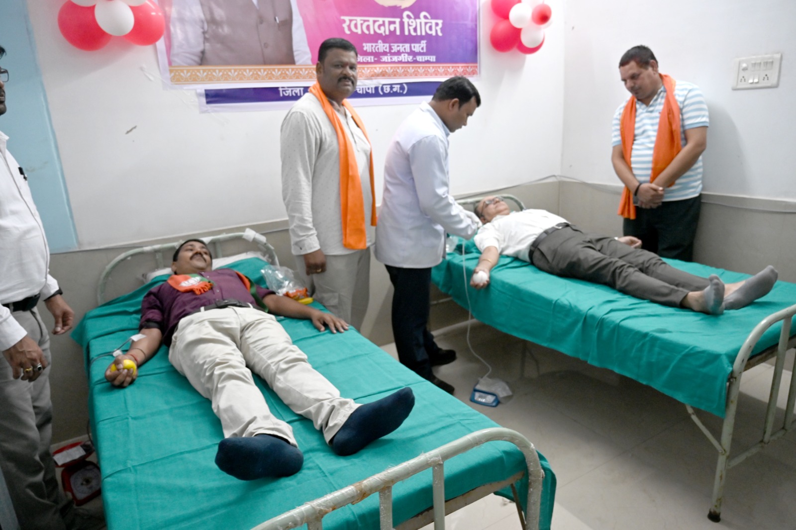 स्वैच्छिक रक्तदान शिविर का जिला अस्पताल जांजगीर में हुआ आयोजन