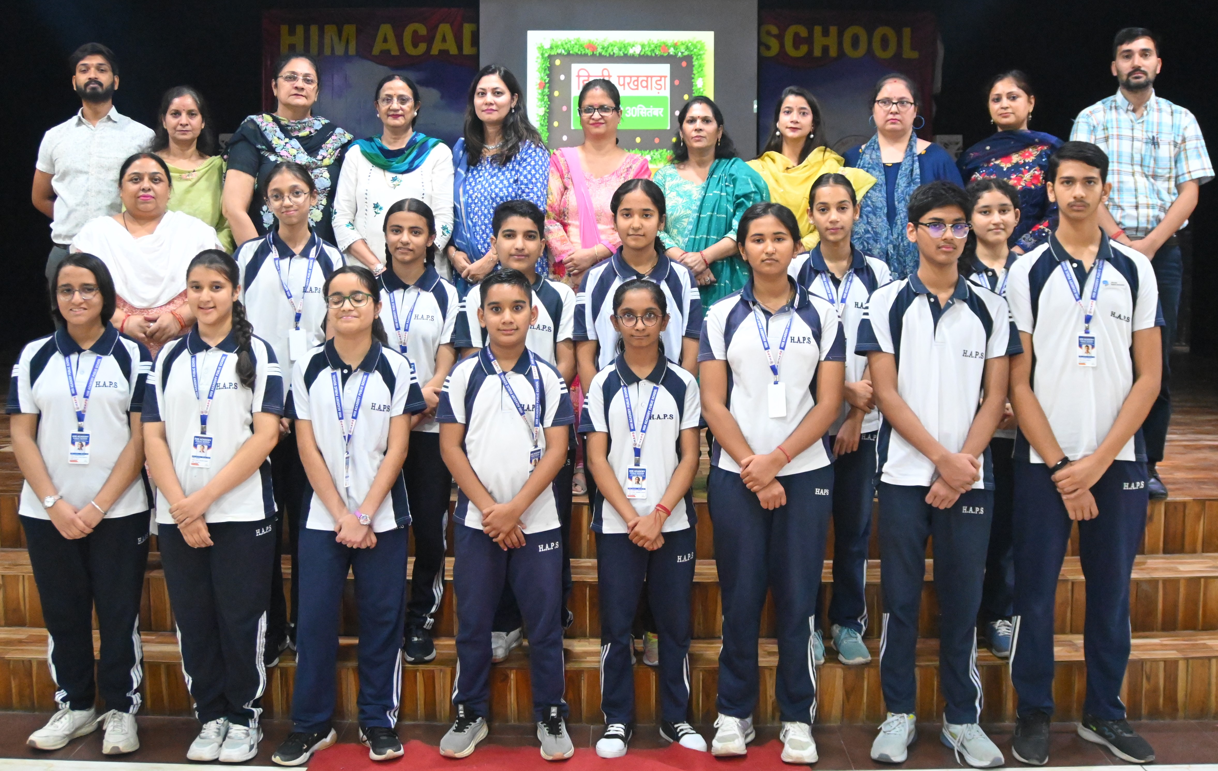 विद्यार्थियों में हिंदी भाषा के प्रति प्रेम जागृत करना और उन्हें अभिव्यक्ति का मंच प्रदान करना था विद्यार्थियों में हिंदी भाषा के प्रति प्रेम जागृत करना और उन्हें अभिव्यक्ति का मंच प्रदान करना था