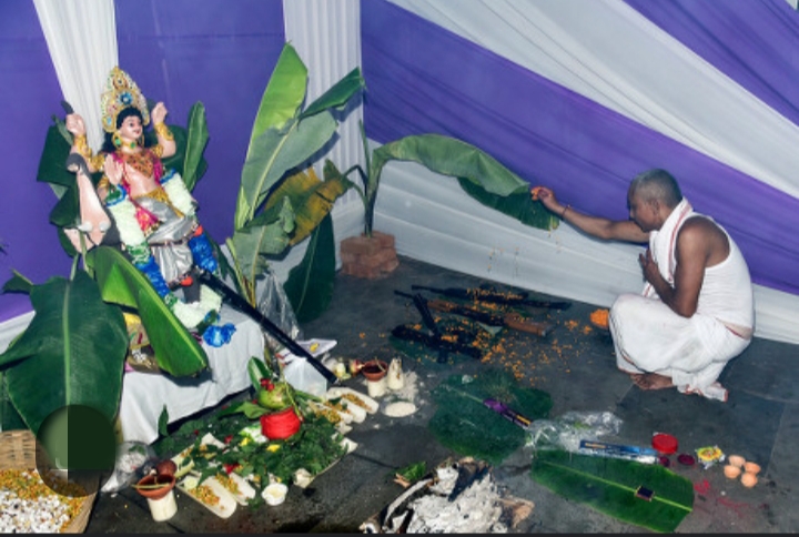 असम में विश्वकर्मा पूजा की तस्वीर।