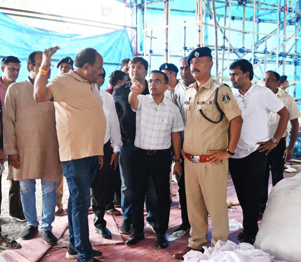 कलेक्टर एवं पुलिस अधीक्षक ने श्री श्री दुर्गा पूजा उत्सव की तैयारियों का जायजा