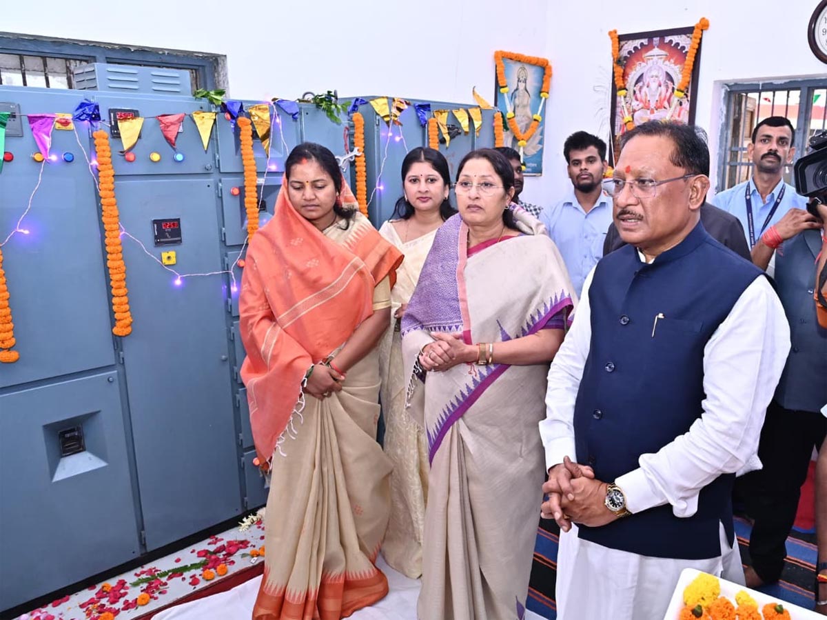मुख्यमंत्री साय एवं केंद्रीय मंत्री अन्नपूर्णा देवी भगवान विश्वकर्मा की पूजा अर्चना शामिल मुख्यमंत्री साय एवं केंद्रीय मंत्री अन्नपूर्णा देवी भगवान विश्वकर्मा की पूजा अर्चना शामिल